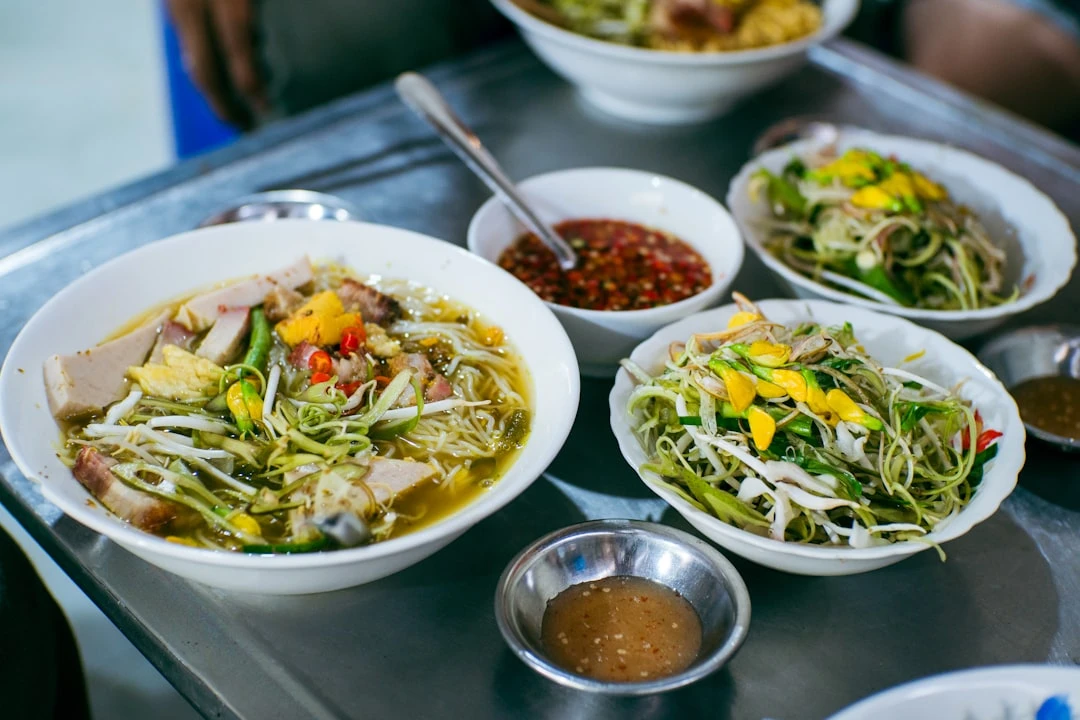Các món ăn đặc sản miền Tây như bánh xèo và cá lóc nướng