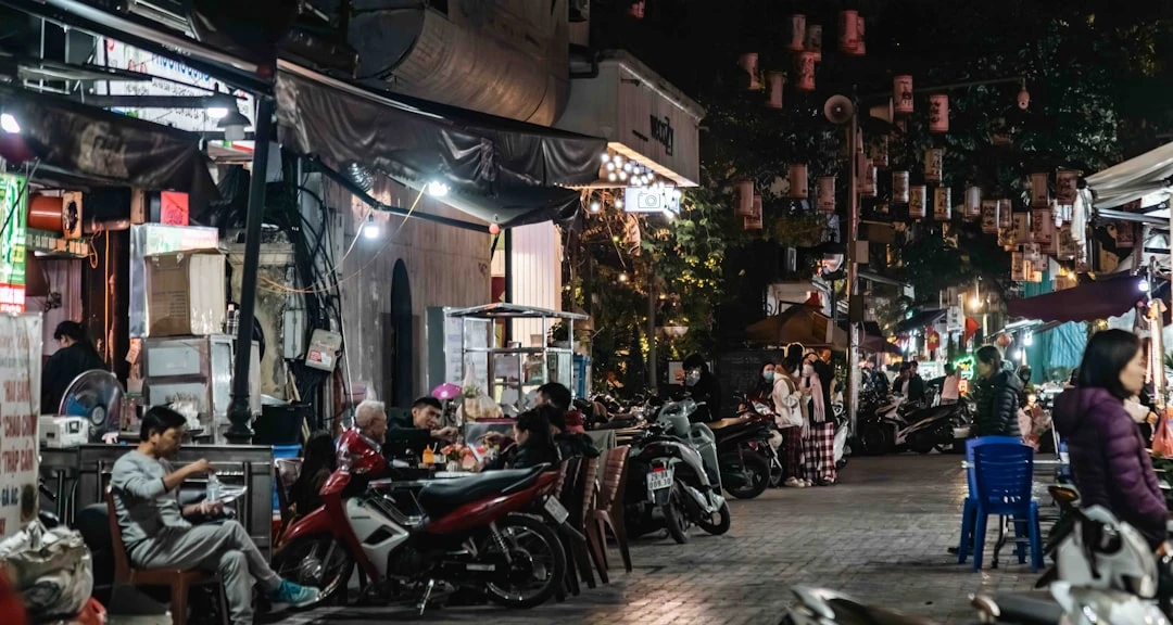Hình ảnh khám phá văn hóa ẩm thực Hà Nội