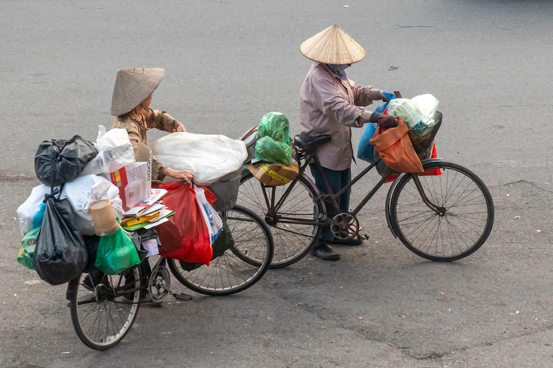 Hình ảnh sự đa dạng của món ăn vặt Hà Nội