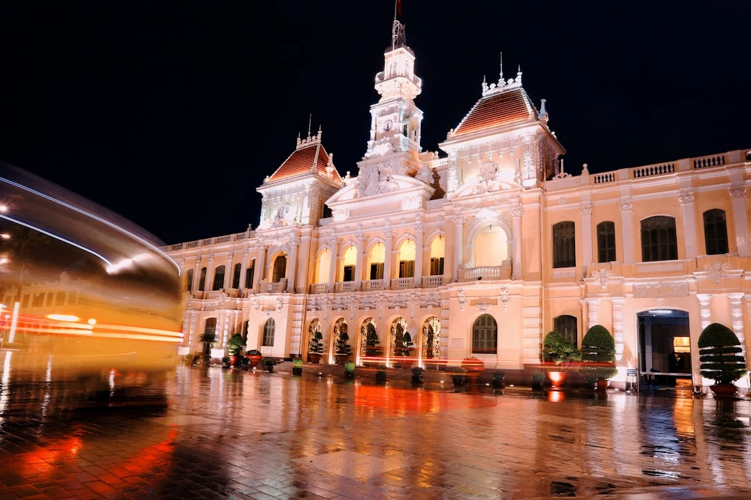 Khám phá Nhà thờ Đức Bà Sài Gòn vào tháng 8