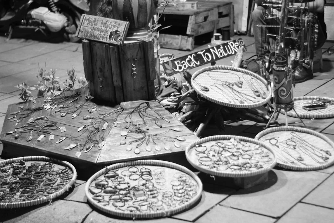 Mua sắm và ẩm thực tại chợ đêm Jakarta.