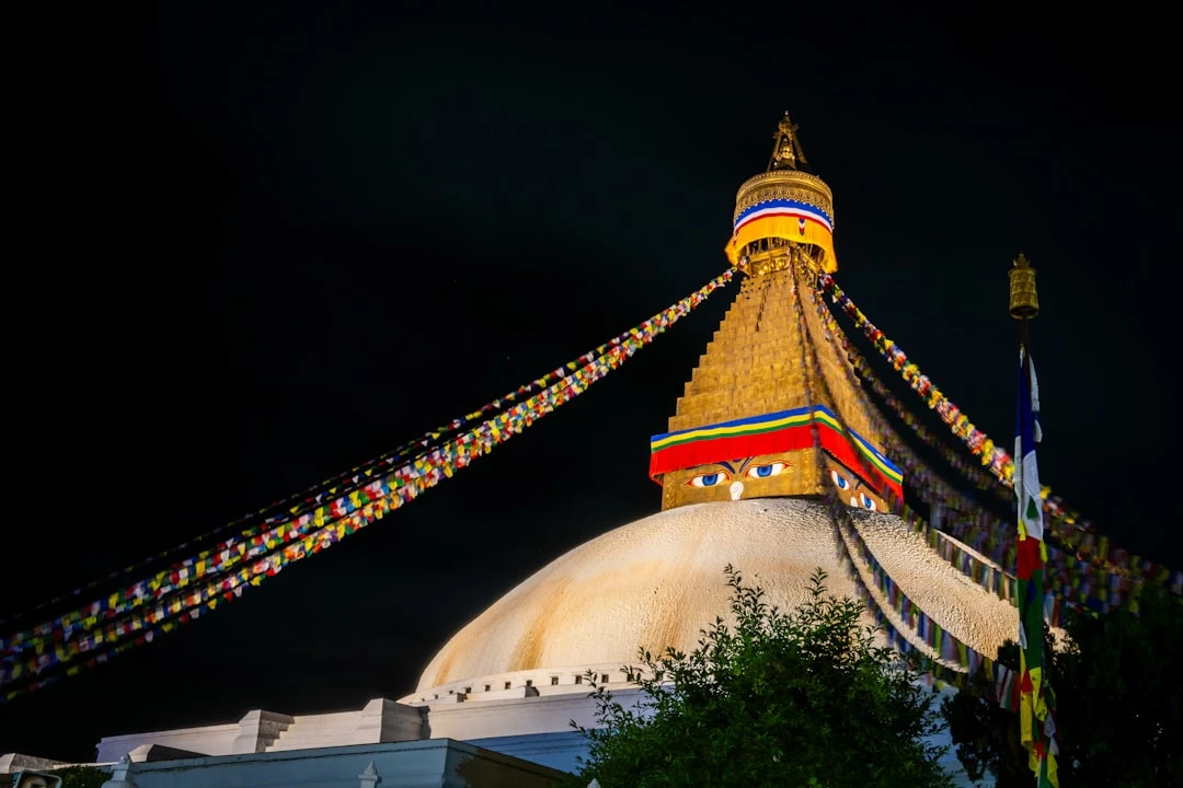 Tháp Mayadevi ở Lumbini Nepal, địa điểm Phật tích cổ xưa, du lịch miền đất Phật