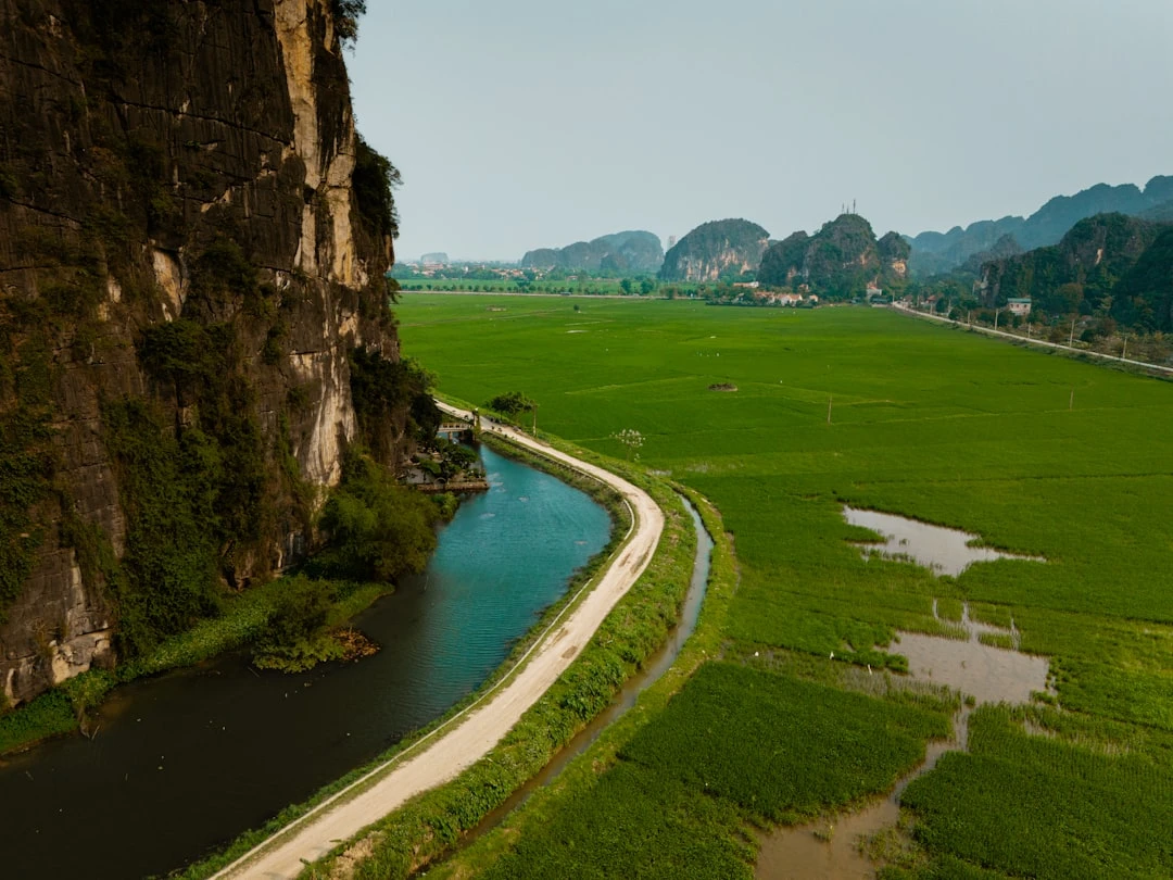 du-lich-chua-mien-bac-kham-pha-ve-dep-van-hoa-va-tam-linh